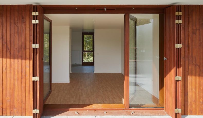 Menuiseries en bois sur mesure pour une construction neuve à Ville d'Avray