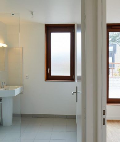 Menuiseries en bois sur mesure pour une construction neuve à Ville d'Avray