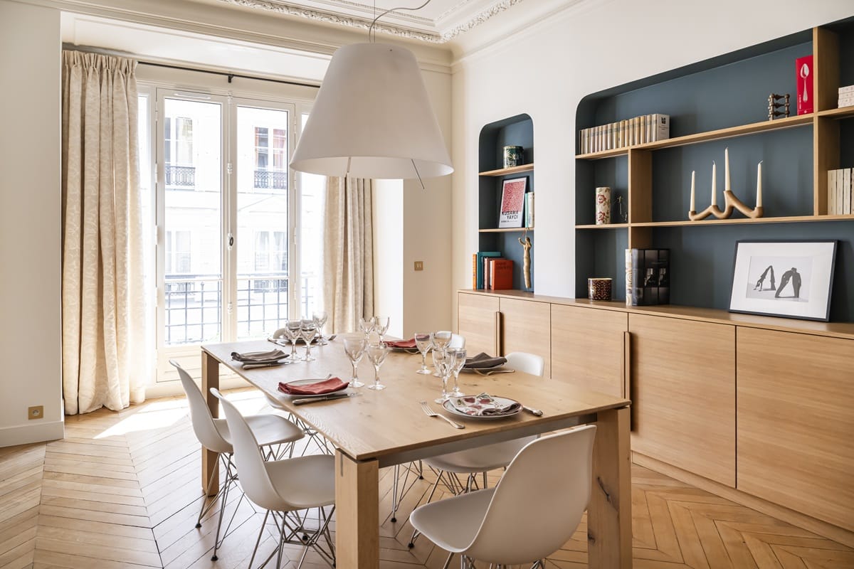 Fenêtre bois dans un appartement dans le quartier latin